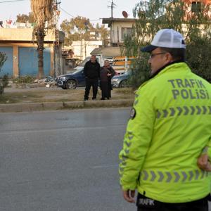 Üst geçidi kullanmayıp, yolun karşısına geçmeye çalışan 23 yayaya para cezası