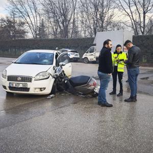 İnegölde otomobille çarpışan motosikletin sürücüsü yaralandı