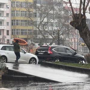 Tekirdağ’da sağanak etkili oldu