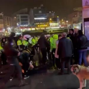 İstanbul-Çekmeköyde polis otosuna çarpan sürücünün yakınları polise saldırdı; 4 polis yaralandı