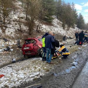 Otoyolda iki otomobil çarpıştı: 1 ölü, 3 yaralı