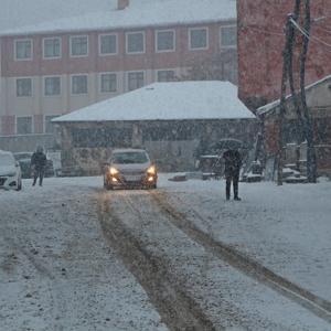 Karlıova’da 7 köy yolu ulaşıma kapandı