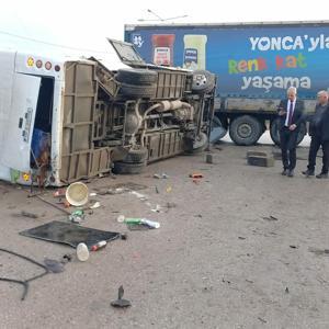 Balıkesirde öğrenci servisi ile TIR çarpıştı; 8i ağır, 29 yaralı