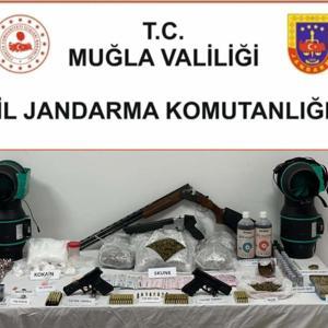 Fethiyede uyuşturucu ve silah kaçakçılığına 2 tutuklama