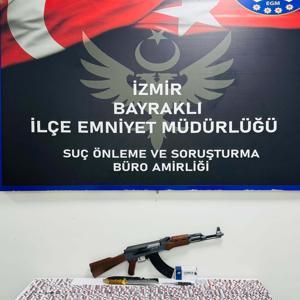 İzmirde uyuşturucu operasyonu; 2 gözaltı