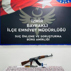 Bayraklıda uyuşturucuya 2 gözaltı