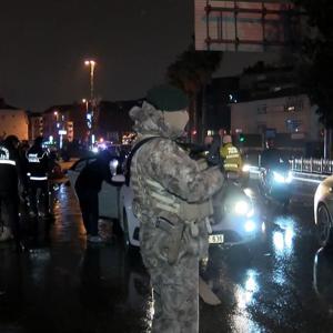İstanbul - İstanbul Emniyet Müdürü Yıldız, Eyüpsultan ve Gaziosmanpaşa’da düzenlenen uygulamalara katıldı