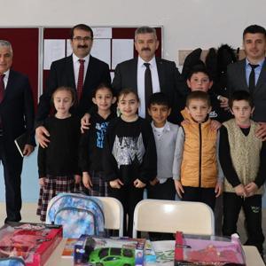 Artvin Valisi Ergün’den köy ziyareti