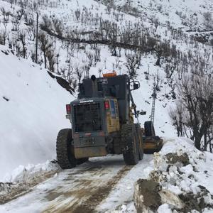 Diyarbakırda kar nedeniyle kapanan mahalle yolları açıldı