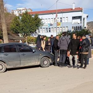 Yolun karşısına geçerken otomobilin çarptığı yaya yaralandı