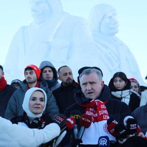 Sarıkamış Şehitleri anısına yapılan Kardan Heykeller Sergisi izlenime açıldı