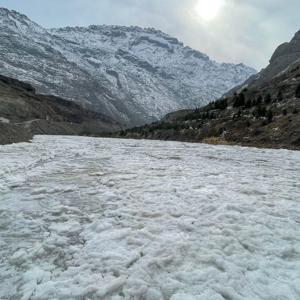 Zap Suyunun yüzeyi kısmen dondu