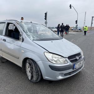 Elazığ’da hafif ticari araç ile otomobil çarpıştı: 3 yaralı