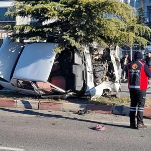 Tavşanlıda TIR ile otomobil çarpıştı; 3 yaralı