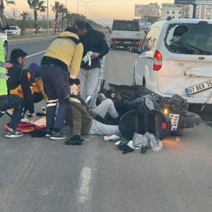 Mardinde hafif ticari araca arkadan çarpan motosikletin sürücüsü yaralandı