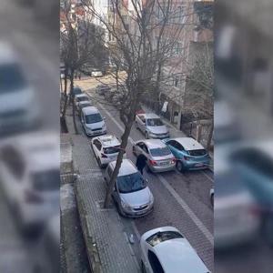 Ehliyetsiz genç ortalığı savaş alanına çevirdi, 8 araca çarptı