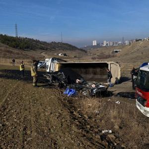 Zift yüklü kamyon, kamyonete çarptı; 3 belediye personeli öldü