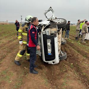 Mardinde hafif ticari araç, tarlaya uçtu: 2 ölü, 4 yaralı