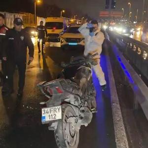 Avcılarda bariyere çarpan motosikletteki polis yaşamını yitirdi