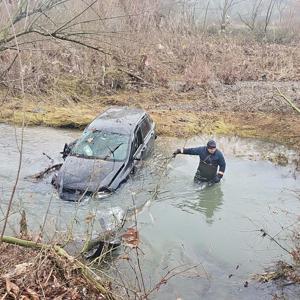 Çanakkalede otomobil çaya uçtu: 1 yaralı, 1 kayıp