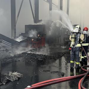 Fındık kabuğundan kömür üretilen fabrikasında çıkan yangın, 4 saatte söndürüldü