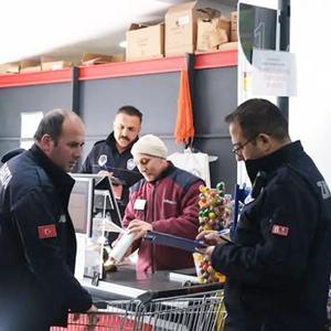 Sorgunda zabıta ekipleri marketleri denetledi