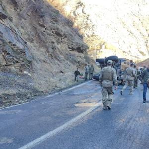 Şırnakta askeri araç devrildi