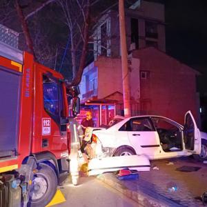 Bursada otomobil elektrik direğine çarptı: 1 ölü, 3 yaralı