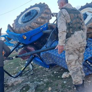 Gercüş’te, şarampole devrilen traktörün sürücüsü yaralandı