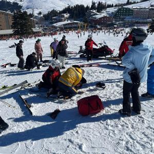 Uludağda 2 kayakçı, kayak yaparken çarpıştı