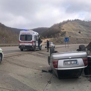 Boyabatta su kanalına devrilen otomobilin sürücüsü yaralandı