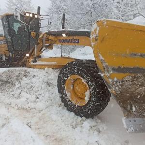 Doğu Karadeniz’de 141 köy ve mahalle yolu kardan kapandı