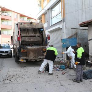 Eskişehir’de kötü kokular gelen evden 6 ton çöp çıktı