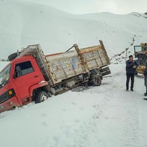 Vanda kardan kapanan 209 mahalle ve mezra yolu ulaşıma açıldı