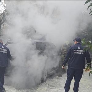 İstanbul - Kadıköyde park halindeki cip yandı