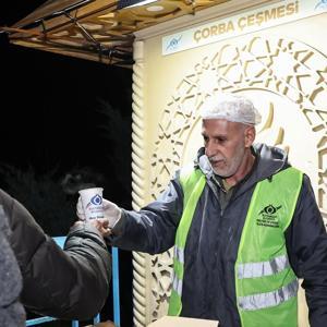 Sultangazi Belediyesi’nden hastane önünde sıcak çorba ikramı