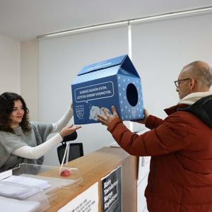 Çeşme Belediyesinden sokak kedileri için 500 adet kedi evi