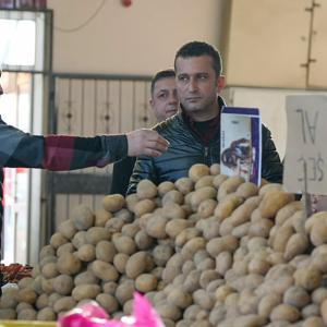 Başkan Boltaç’tan pazar yeri ziyareti