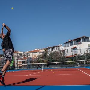 Kuşadasının ilk tenis kulübü kapılarını açtı