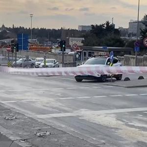 İstanbul - Eyüpsultan’da demir bariyere çarpan minibüsün şoförü ağır yaralandı