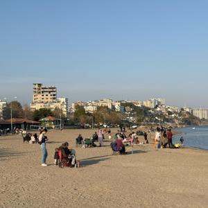 Güneşli havanın tadını Yumurtalık sahilinde çıkardılar