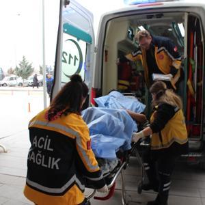 Kardeşi ile yeğenini bıçaklayıp polise teslim oldu