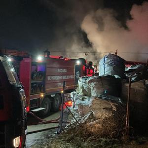 Gebzede palet fabrikasındaki yangın 2 saatte söndürüldü; 1 yaralı