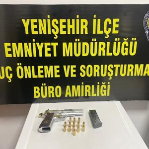 Bursada, üzerlerinde uyuşturucu ve tabanca ele geçirilen şüphelilere gözaltı