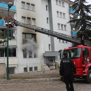 Tokatta apartman yangını; 12 kişi dumandan etkilendi