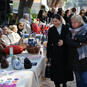 Bornovada 14 Şubata özel Hediyelik Eşya Günleri başladı