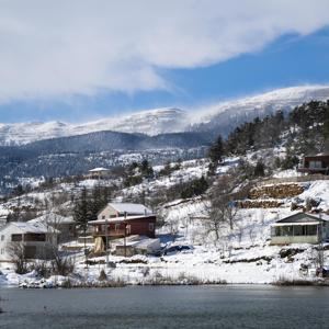 Deniz turizmiyle ünlü Mersinde kar manzarası