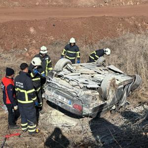 Batmanda Otomobil Şarampole Devrildi: 3 Yaralı