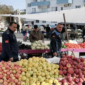 Yumurtalık Belediyesi’nden pazarda etiket denetimi