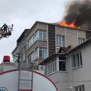 Tekirdağda Çatı Yangını Büymeden Söndürüldü